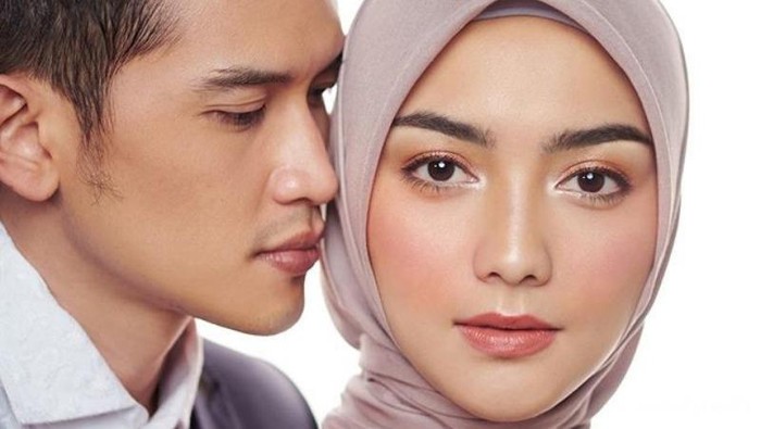 Usai Berhijab, 6 Artis Indonesia Ini Dipinang dengan Cepat