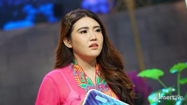 img-title Penggemar Bongkar Sikap Via Vallen Saat Diminta Foto Bersama