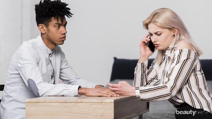 4 Tips Mengatasi Pasangan yang Selalu Curiga