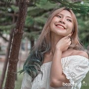 6 Inspirasi Warna Rambut Influencer Natya Shina yang Unik dan Gak Bosenin!