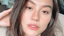 Tampilan 'Polos' Agnez Mo yang Jadi Sorotan