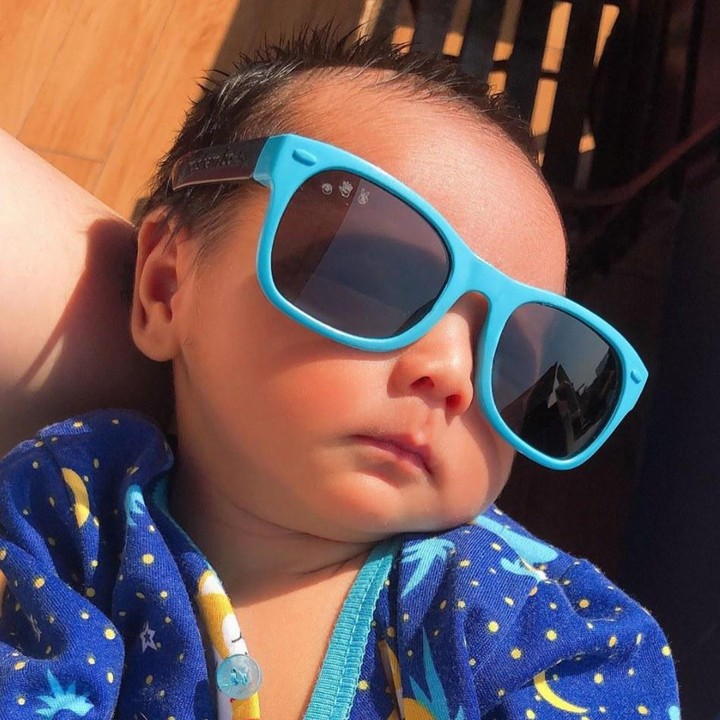 <p>Bayi mungil nan menggemaskan ini sudah berusia lebih dari sepekan lho, Bunda. Lihat gayanya saat berjemur. Menggemaskan ya, Bunda. (Foto: Instagram @rogerojey)</p>
