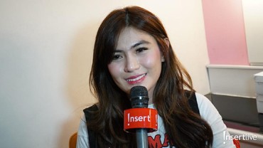 img-title Pacari Pengusaha Tajir, Angela Lee Dihadiahi Studio Eyelash
