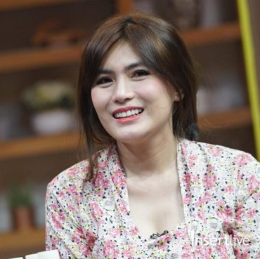 5 Foto Angela Lee 'Barbie Jowo' Cantik dan Seksi Pakai Kebaya