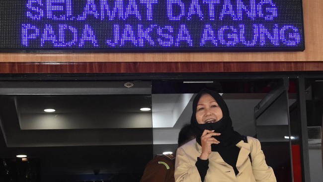 Pengacara Anita Kolopaking menyiapkan surat dokter terkait status positif Covid-19 kliennya. Langkah ini dilakukan untuk memastikan penundaan sidang.
