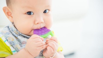 Anak Tak Kunjung Tumbuh Gigi Apa Sebabnya