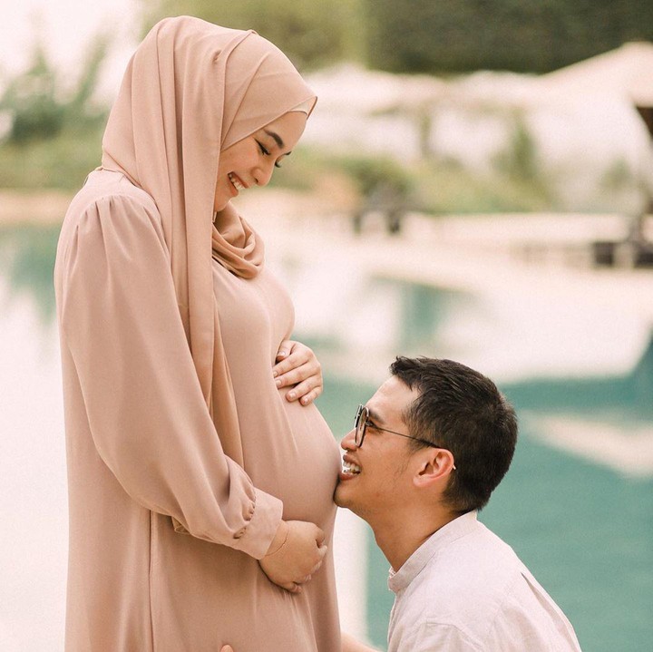 <p>Ini salah satu potret mesra mereka saat babymoon belum lama ini. (Foto: Instagram @citraciki)</p>