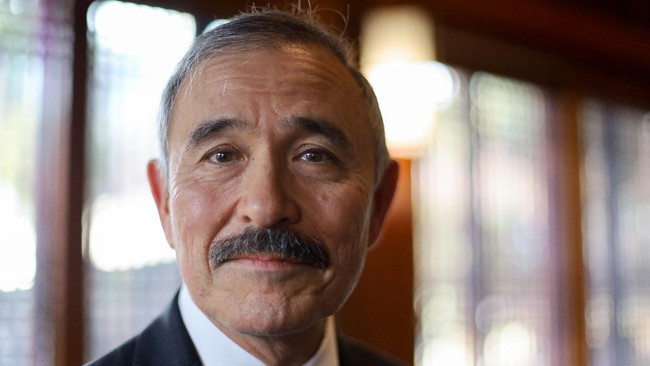 Duta Besar Amerika Serikat untuk Korea Selatan Harry Harris mencukur kumisnya yang sempat dikritik mirip pemimpin penjajah Jepang.