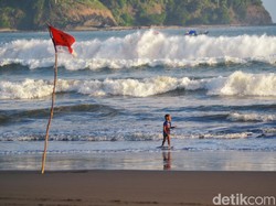 Usai Gempa M 5,6, Pengunjung di Pantai Pangandaran Masih Ramai