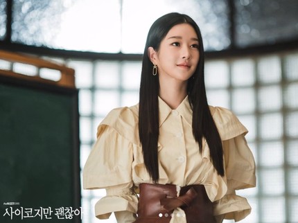 7 OOTD Ala Korea Terinspirasi Seo Ye Ji di It's Okay To Not Be Okay