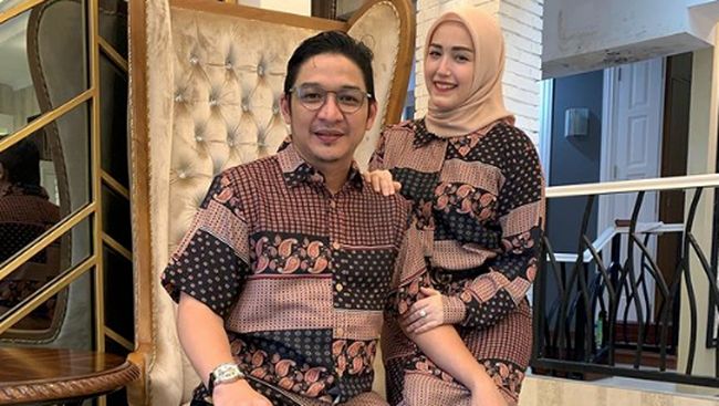 Pasha Purple Doesn T Matter His Wife To Dress Up At Home The Reason For Making Baper Bun Netral News