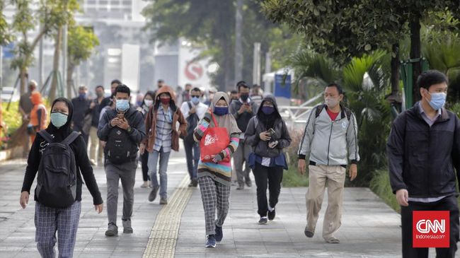 Orang akan membandingkan risiko penularan Covid-19 antara satu aktivitas dengan lainnya. Berikut urutan risiko aktivitas dari yang minim hingga paling rentan.