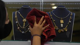 FOTO: Kilau Harga Emas yang Tembus Rp1 Juta per Gram