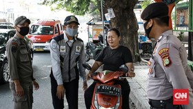FOTO: Razia Wajib Masker dan Pemberian Denda di Depok