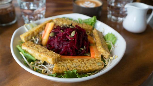 Tak hanya digoreng atau ditumis, ada beberapa cara kreatif lain mengolah tempe agar lebih menggoda.