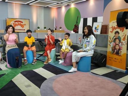 Serunya 3 Anak Widi Mulia dan Dwi Sasono Rekaman Lagu Jajan