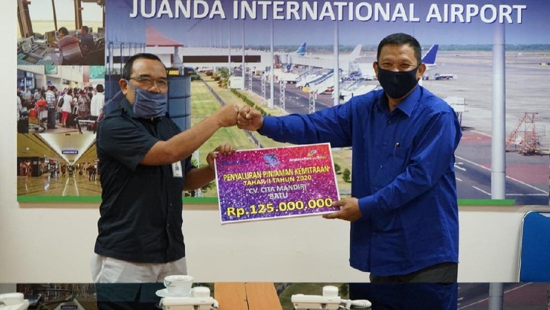 PT Angkasa Pura I (Persero) Cabang Bandar Udara Internasional Juanda kembali menyalurkan pinjaman kemitraan tahap II Tahun 2020