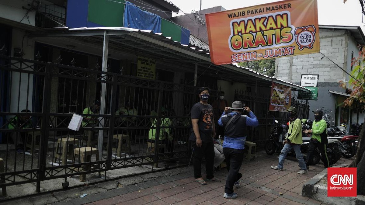 FOTO: Berbagi Makanan Gratis, Membantu Hadapi Pandemi Corona