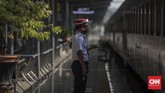 FOTO : Sepi Arus Mudik di Stasiun Pasar Senen Lonjakan arus mudik jelang Iduladha tak terasa di tengah pandemi virus corona yang tengah melanda Indonesia.