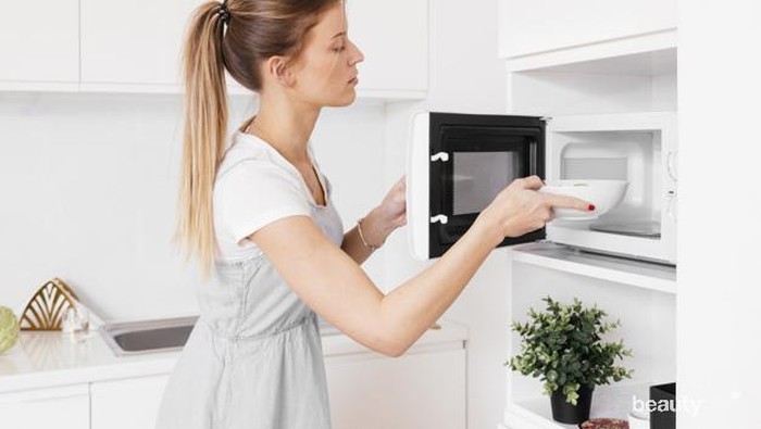 Bahaya! 8 Makanan Ini Gak Boleh Dipanaskan di Microwave Bahaya! 8 Makanan Ini Gak Boleh Dipanaskan di Microwave