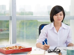 Sering Lapar Saat Jam Ngantor? Yuk Usir Lapar dengan Cara Ini