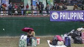 FOTO: Magnet Mudik Gratis Filipina, Warga Abaikan Jaga Jarak Ribuan penduduk Filipina berkumpul di stadion Kompleks Olahraga Rizal di ibu kota Manila untuk mengikuti program mudik gratis dari pemerintah.