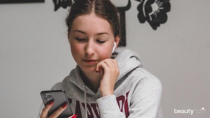 Takut Kirim Chat Duluan ke Gebetan? Coba Tips Ini Deh