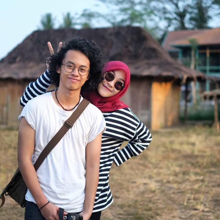 <p>Penampilan Zaskia yang kasual, membuatnya terlihat awet muda. Wah, pantesan ya kalau foto bareng Bhumi seperti teman seumuran.  (Foto: Instagram @zaskiadyamecca)</p>