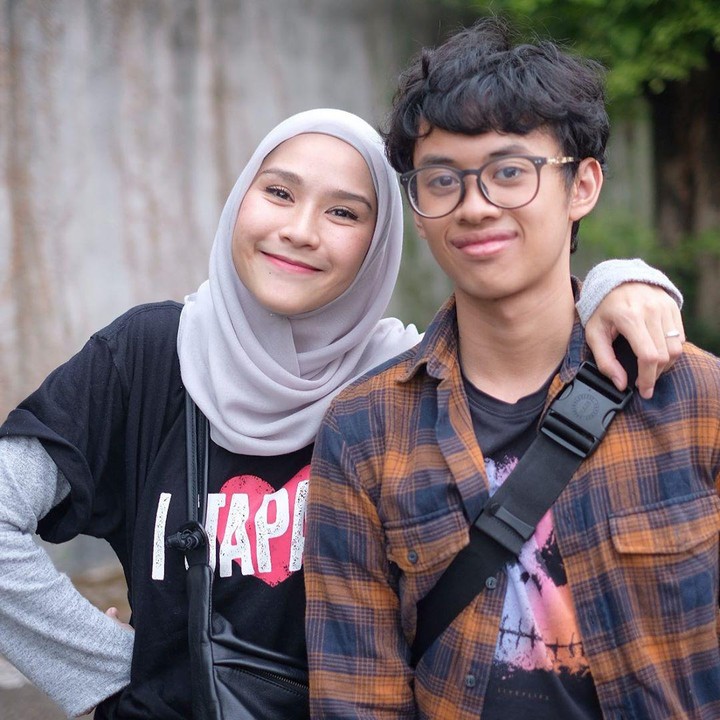 <p> Barmastya Bhumi Brawijaya adalah putra sulung Hanung Bramantyo dari pernikahan pertamanya. Sudah mengenal Zaskia sejak kecil, membuat Bhumi tak canggung dengan ibu sambungnya itu. (Foto: Instagram @zaskiadyamecca)</p>