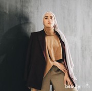 5 Mix and Match Turtleneck untuk Gaya Minimalis ala Ayudia Bing Slamet