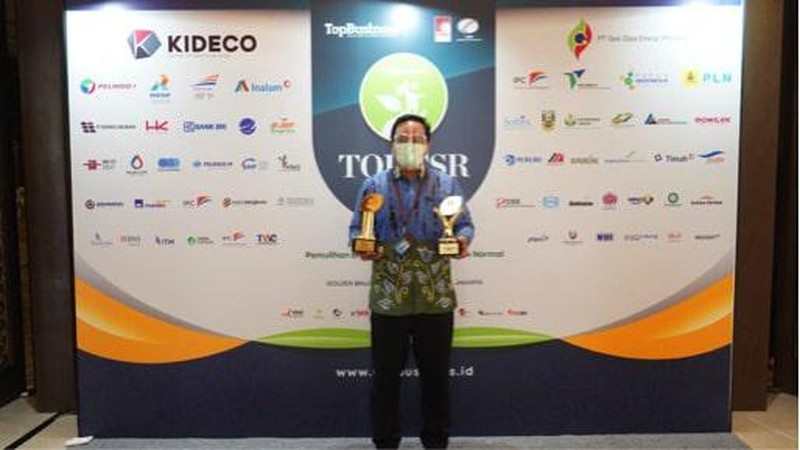 PT Angkasa Pura I (Persero) berhasil meraih dua penghargaan dalam ajang TOP CSR Awards 2020 yang diselenggarakan oleh Majalah Top Business.