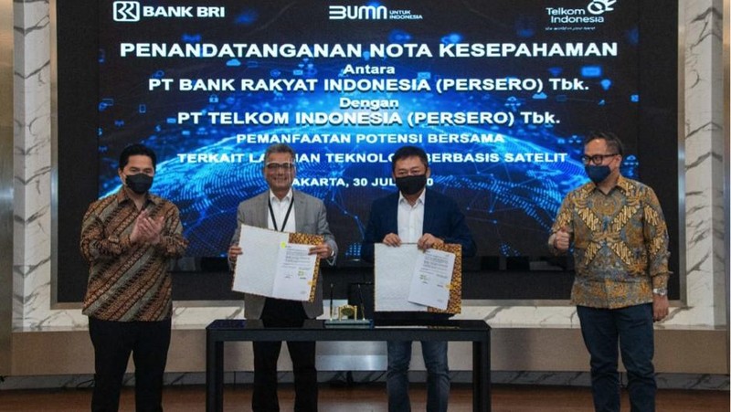 PT Telkom Indonesia (Persero) Tbk (Telkom) melakukan penandatanganan nota kesepahaman dengan PT Bank Rakyat Indonesia (Persero) Tbk (BRI)