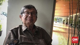 Jokowi Anugerahkan Sastrawan Ajip Rosidi Bintang Mahaputera Pratama