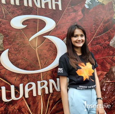 Jadi Jurnalis di 'Ranah 3 Warna', Amanda Rawles Perdana Berhijab