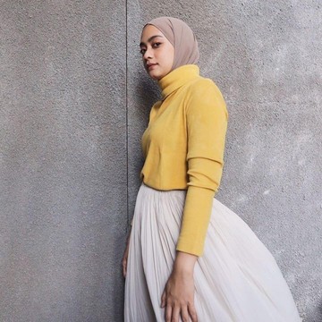 4 Inspirasi Gaya Hijab Ayudia Bing Slamet yang Simple untuk Acara Bukber