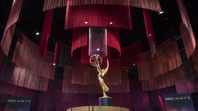 Di tengah pandemi Covid-19, penyelenggara Emmy Awards memastikan bahwa malam puncak penghargaan pertelevisian Amerika Serikat itu akan digelar secara virtual.
