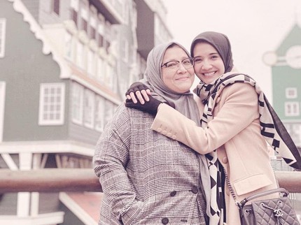 Ibunda Zaskia Sungkar Dirawat di RS, Ingin Segera Sembuh & Gendong Cucu