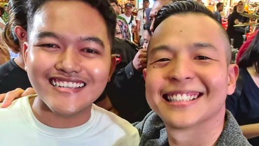 img-title Ernest Prakasa Pernah Foto bareng Si Pemburu Hasrat Seks Kain Jarik