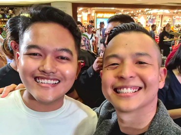 Ernest Prakasa Pernah Foto bareng Si Pemburu Hasrat Seks Kain Jarik