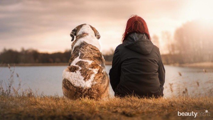 Merasa Kesepian Di Tengah Keramaian? Ini 4 Penyebab Umumnya!