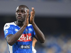 Buat Liverpool, Koulibaly atau Mending Enggak Sama Sekali