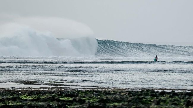 Wishnutama mengajak para pelaku usaha pariwisata untuk menjalankan protokol kesehatan dalam upaya pemulihan destinasi wisata di Banyuwangi.