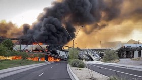 FOTO: Kereta Anjlok di atas Danau Buatan Arizona