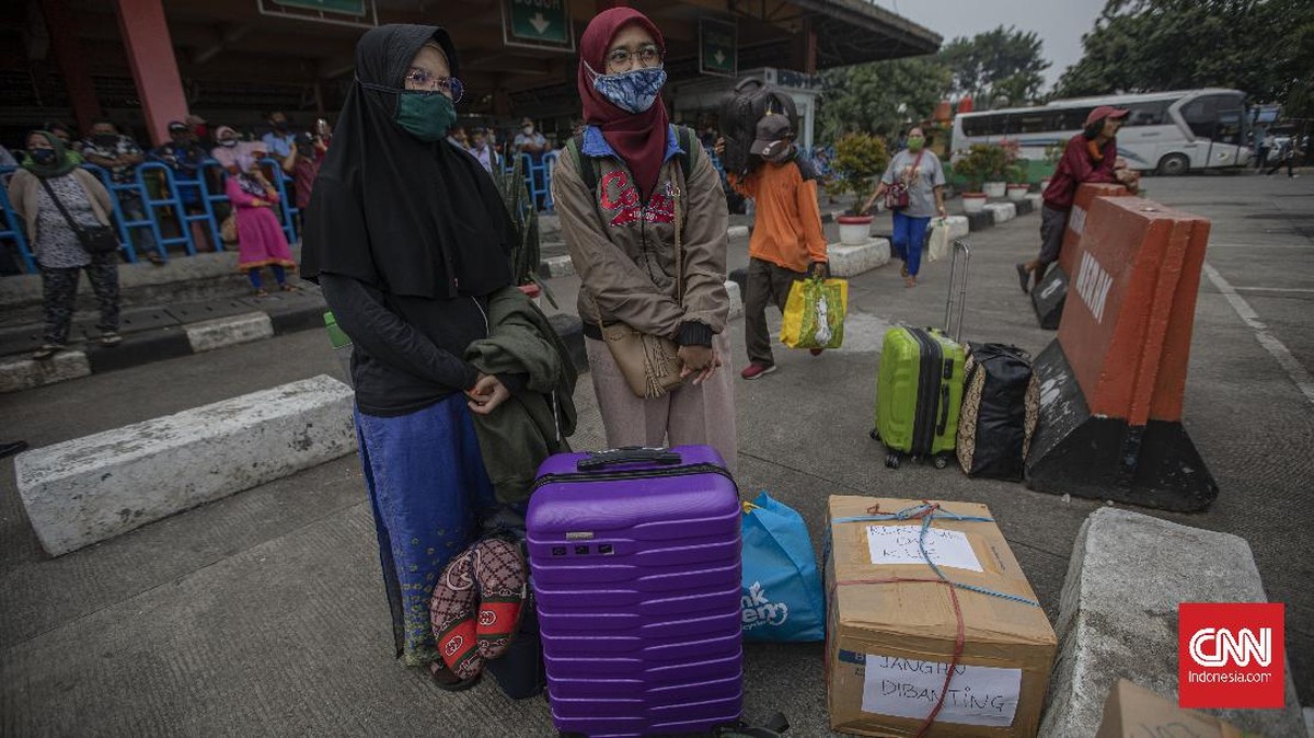 FOTO : Ramai Pemudik di Kampung Rambutan Jelang Iduladha