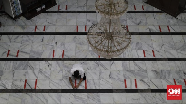Pemkot Bogor mengizinkan masyarakat menggelar salat Iduladha di masjid, lapangan, ruang terbuka namun dengan protokol kesehatan pencegahan Covid-19.