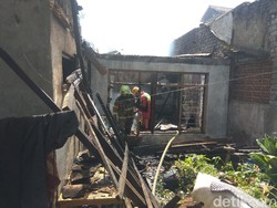 Rumah Merangkap Peternakan Ayam di Cimahi Hangus Terbakar