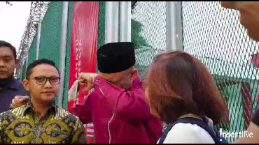 img-title Tangis Sandy Tumiwa Pecah Usai Dinyatakan Bebas dari Penjara