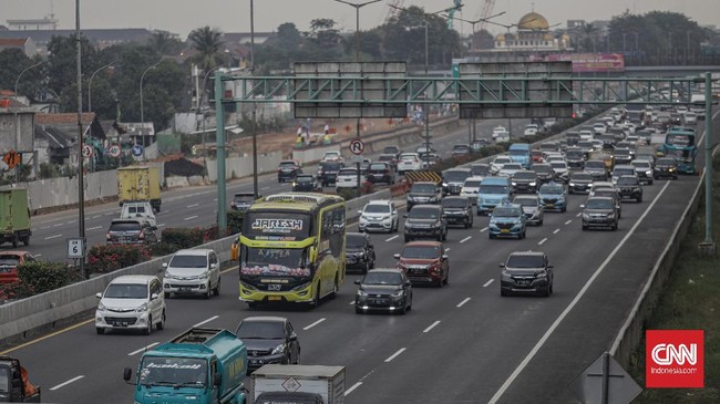 Pemerintah mewajibkan vaksin Covid-19 dua dosis bagi pelaku perjalanan jarak jauh selama masa libur Natal 2021 dan tahun baru 2022 (Nataru).