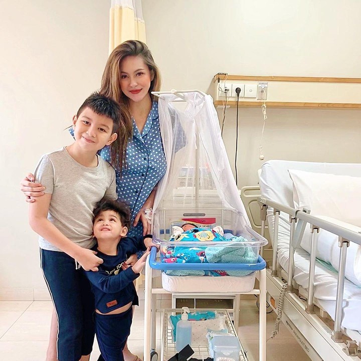 <p>Dari pernikahannya dengan aktor Ahmad Affandy, Alessia Cestaro dikaruniai tiga anak bernama Gio Diezel, Xaquil Aflah Affandy, dan Rex Axelo Affandy. (Foto: Instagram @alessia89cestaro)</p>