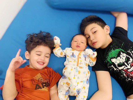 Intip 7 Potret Ketiga Anak Alessia Cestaro, Ganteng Berwajah Bule